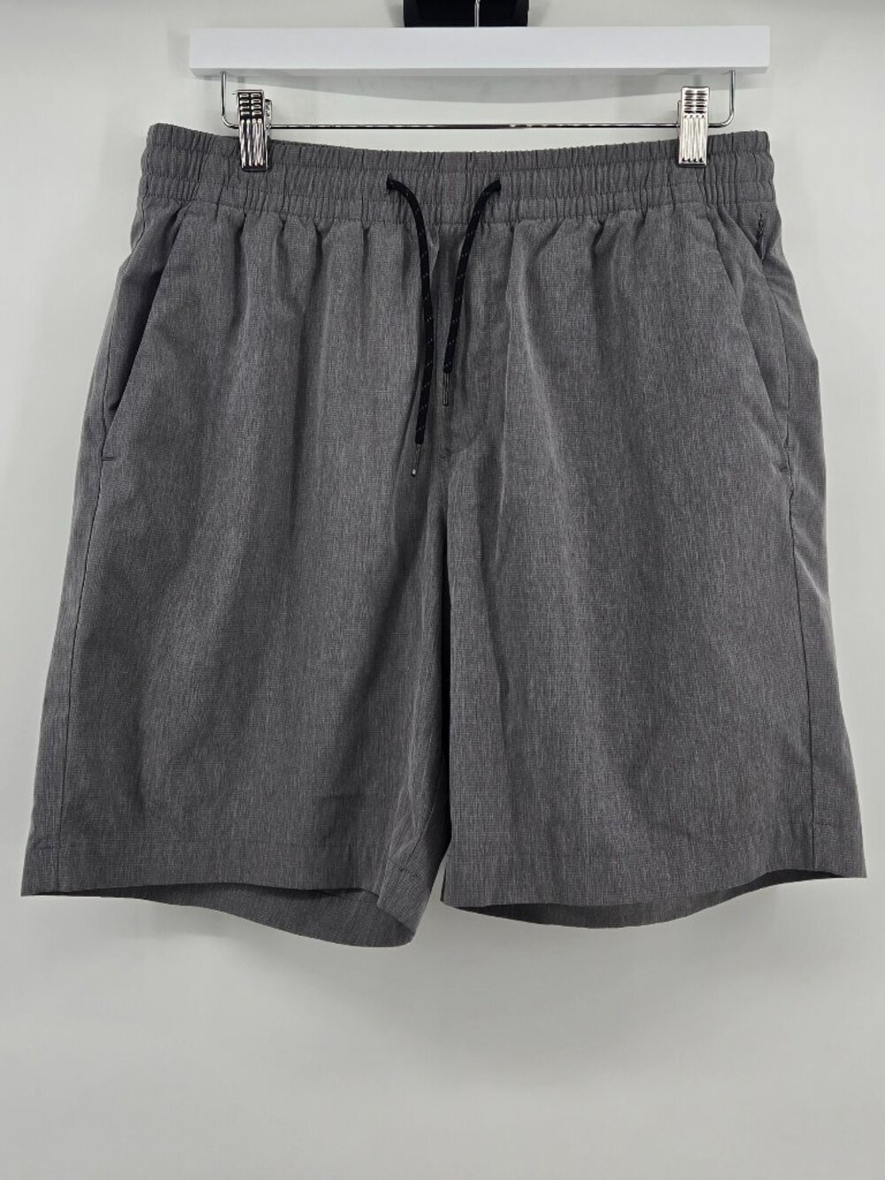 Old Navy Men's Go Dry Stretch Tech Performance Short 8" - M Grey
